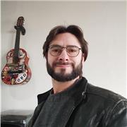 Titulaire d'un master en Histoire, avec expérience de l'enseignement à de nombreux niveaux